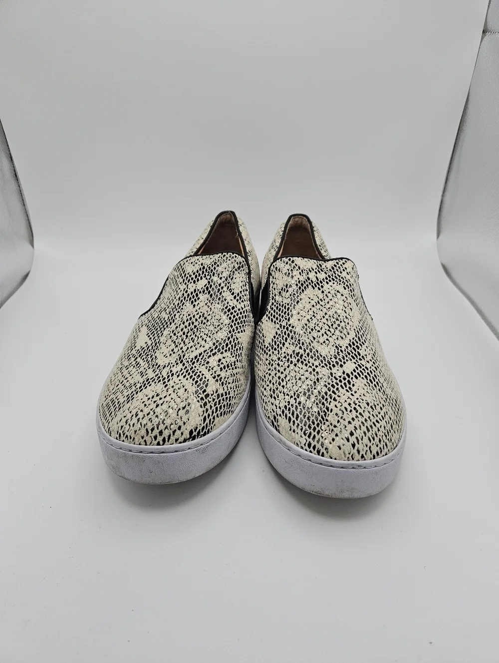 Vionic Demetra slip on sneakers cream and black snake print size 10